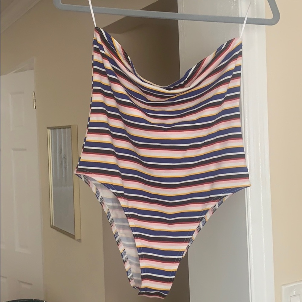 Multi-colored strapless leotard